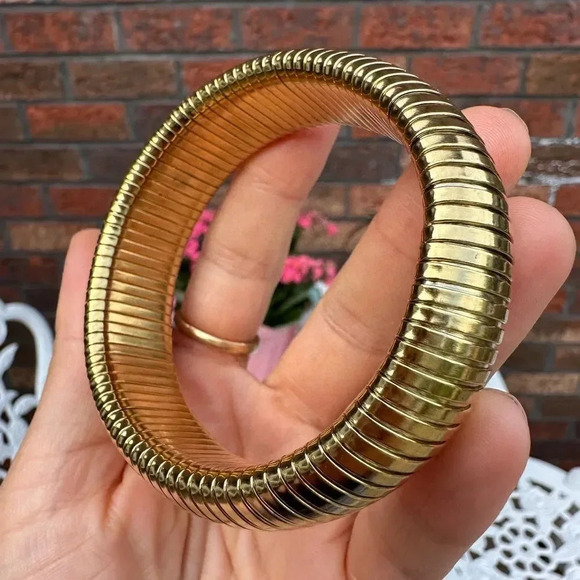 Anthropologie Gold Stainless Steel Waterproof Tarnish Snake Chain Bracelet - Picture 5 of 15